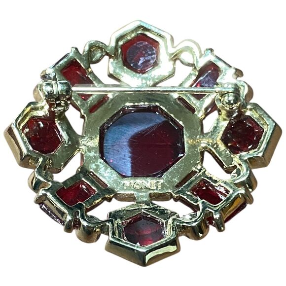Monet Red Gem Statement Brooch Gold Tone Vintage Style Costume Jewelry Pin - Picture 3 of 9